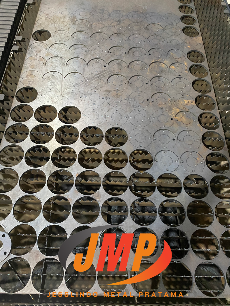 jasa laser cutting Komponen logam bulat hasil laser cutting CNC di workshop Jesslindo Metal Pratama