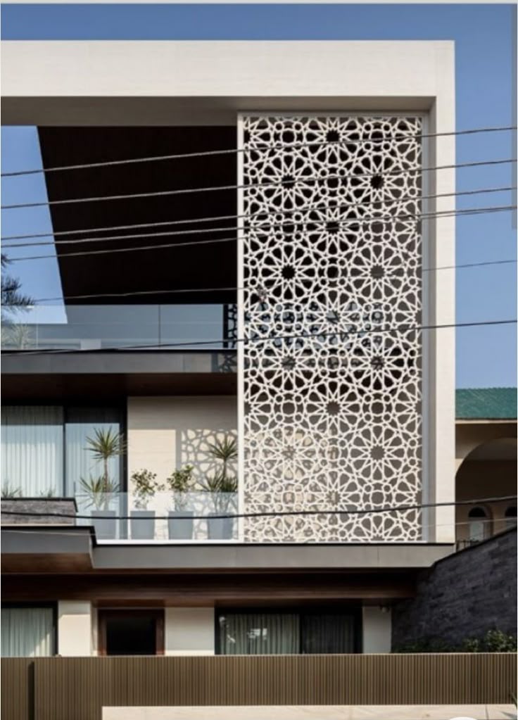 Panel fasad eksterior bangunan dengan motif geometris hasil laser cutting oleh Jesslindo